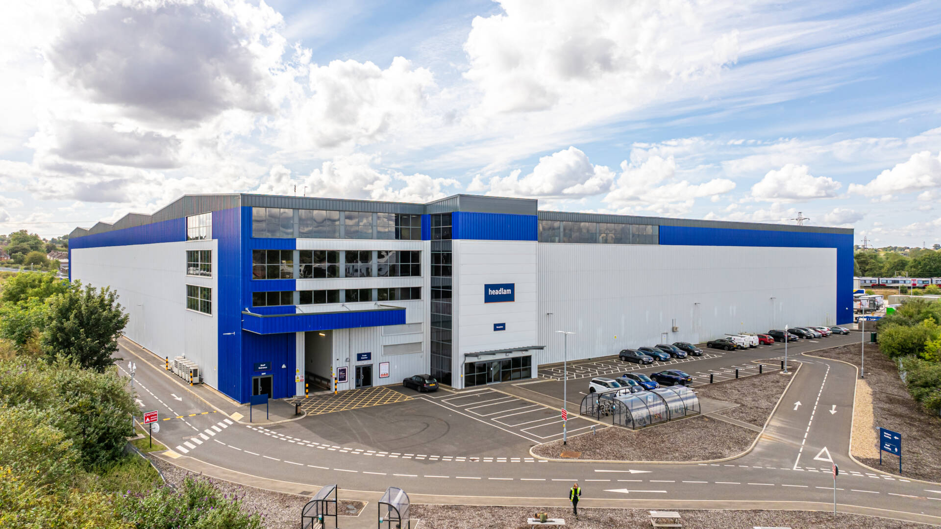 Ipswich – Over 200,000 sq ft, and 17 m eaves!